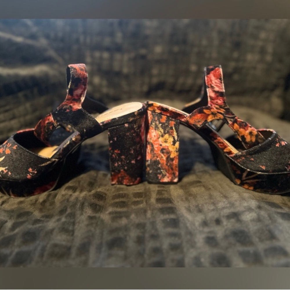 Torrid Platform Heels Velvet Floral Gorgeous 8.5